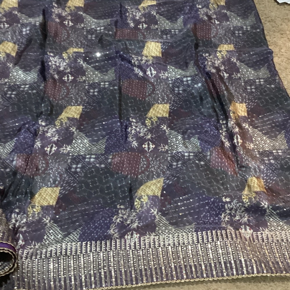 Elegant Purple and Gold Women's designer saree - Picture 8 of 13